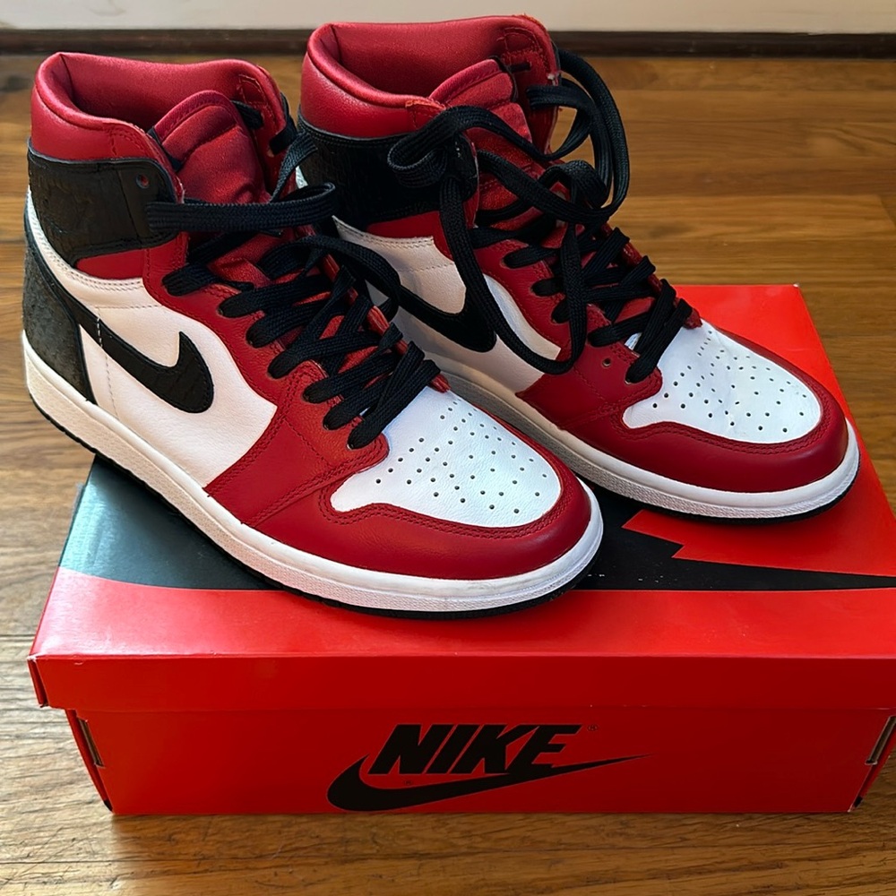 Jordan 1 Retro High Satin Snake Chicago